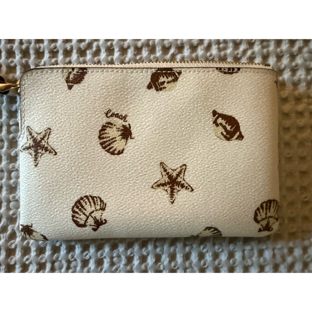 Coach Corner Zip Wristlet with Seashell Print 🐚 - Picture 7 of 7